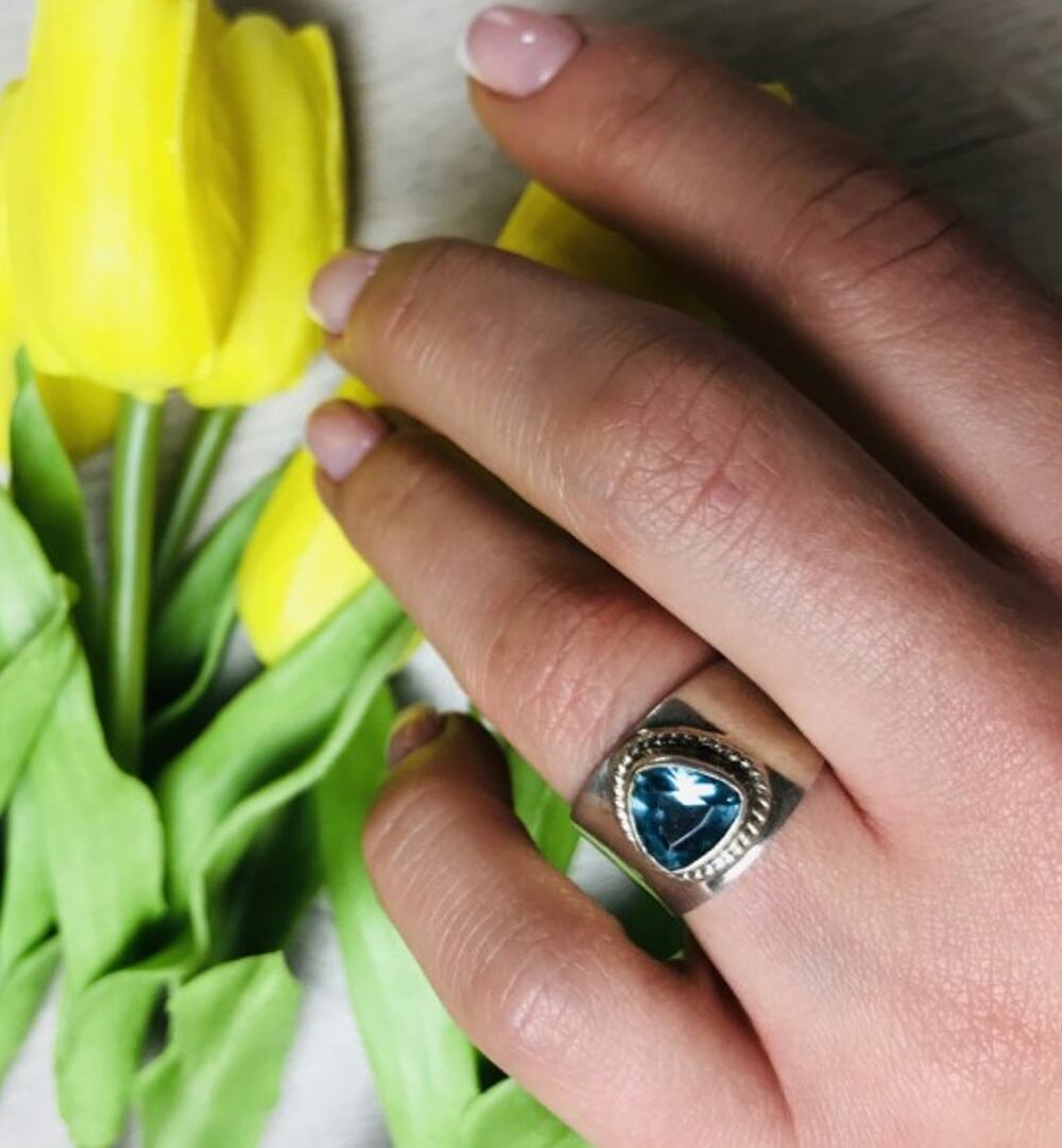 925 Sterling Silver Blue CZ Ring Size 6.5